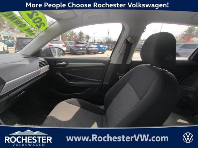 Photo of 2021 Platinum Gray Metallic Volkswagen Jetta
