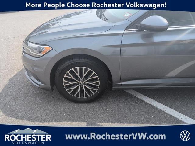 Photo of 2021 Platinum Gray Metallic Volkswagen Jetta