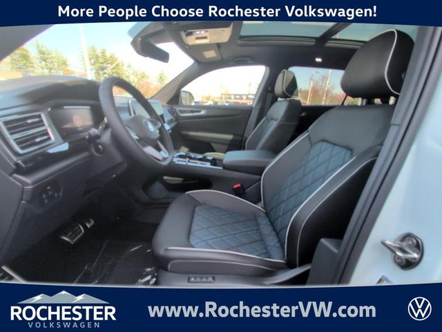 Photo of 2025 Opal White Pearl Effect Volkswagen Atlas Cross Sport