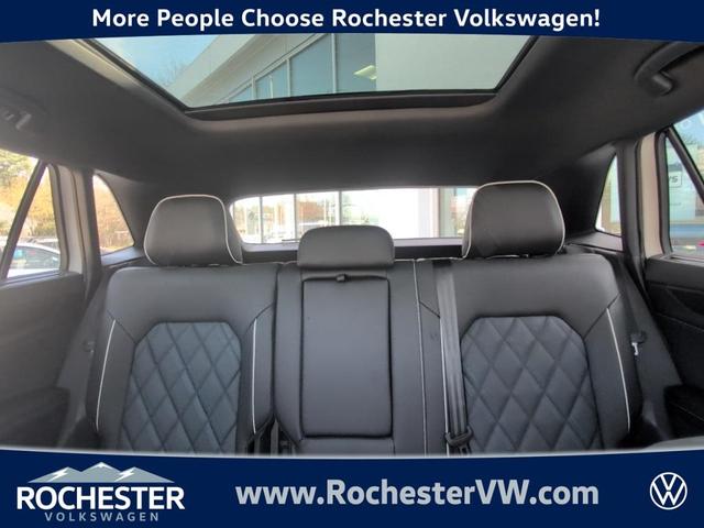 Photo of 2025 Opal White Pearl Effect Volkswagen Atlas Cross Sport