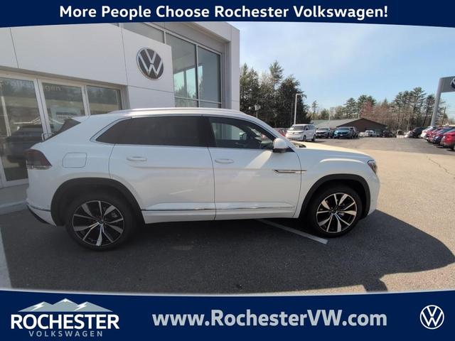 Photo of 2025 Opal White Pearl Effect Volkswagen Atlas Cross Sport