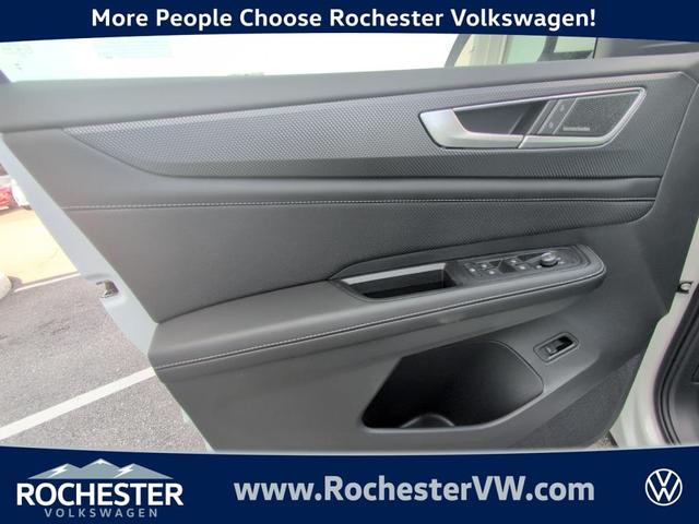 Photo of 2025 Opal White Pearl Effect Volkswagen Atlas Cross Sport