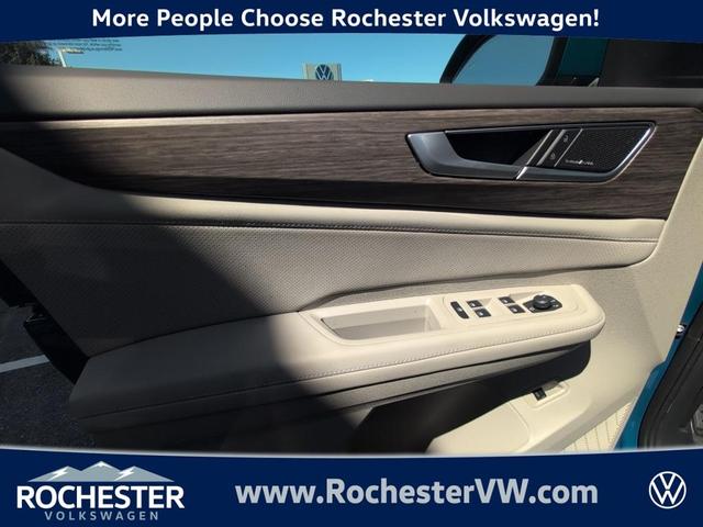 Photo of 2025 Mountain  Lake Blue Volkswagen Atlas