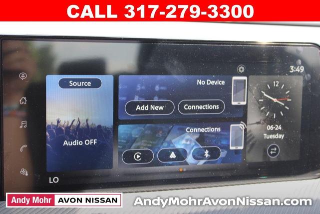 Photo of 2025 Super Black Nissan Kicks