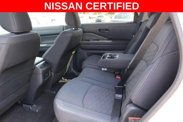 Photo of 2024 Brilliant Silver Metallic Nissan Pathfinder
