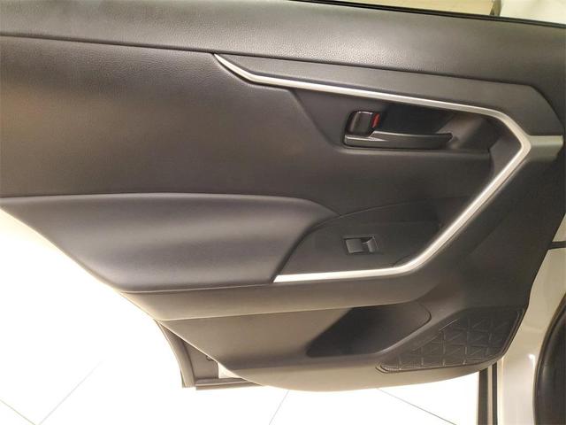 Photo of 2024 White Toyota RAV4 Hybrid