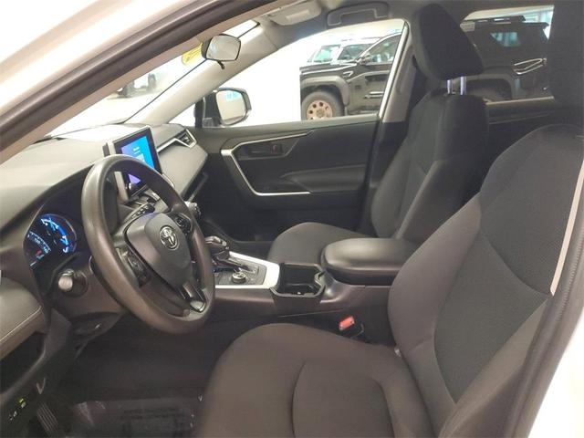 Photo of 2024 White Toyota RAV4 Hybrid