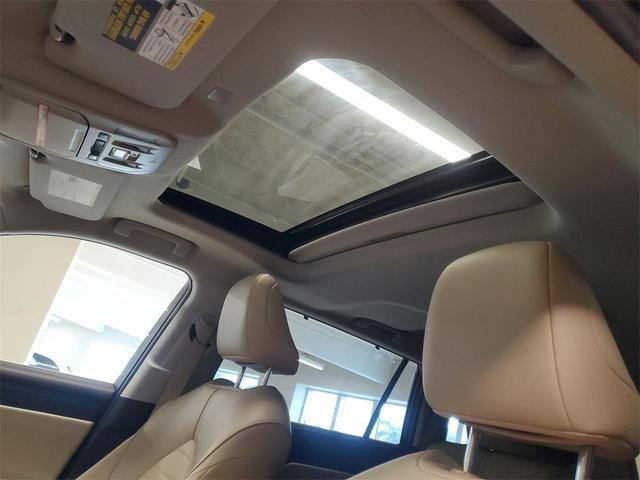 Photo of 2022 Gray Toyota Highlander