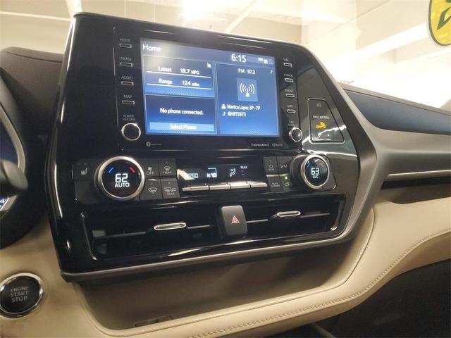 Photo of 2022 Gray Toyota Highlander