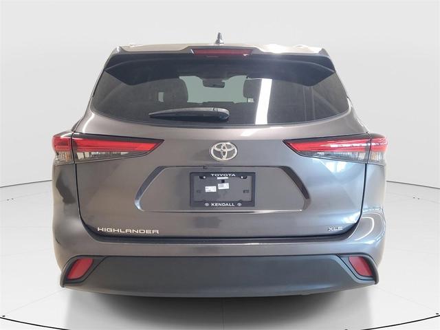 Photo of 2022 Gray Toyota Highlander