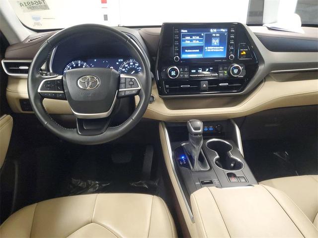 Photo of 2022 Gray Toyota Highlander