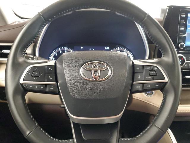 Photo of 2022 Gray Toyota Highlander