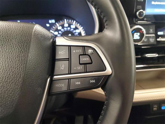 Photo of 2022 Gray Toyota Highlander