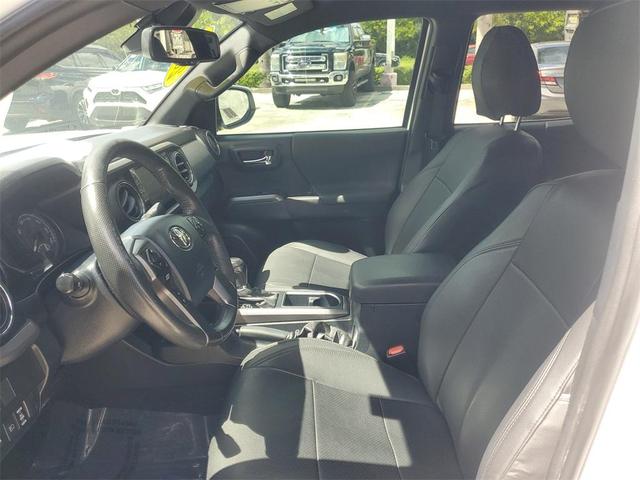 Photo of 2020 White Toyota Tacoma