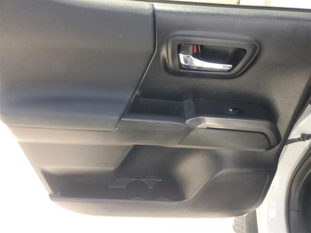Photo of 2020 White Toyota Tacoma