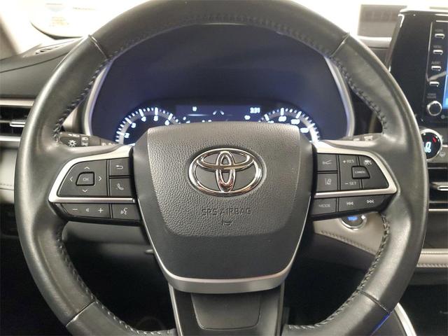Photo of 2022 Moon Dust Toyota Highlander