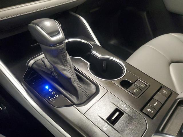 Photo of 2022 Moon Dust Toyota Highlander