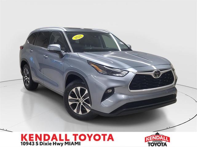 Photo of 2022 Moon Dust Toyota Highlander