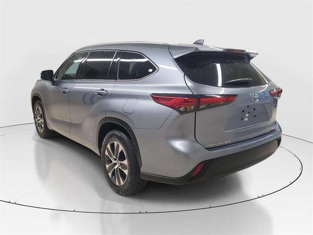 Photo of 2022 Moon Dust Toyota Highlander