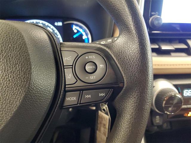 Photo of 2024 White Toyota RAV4 Hybrid