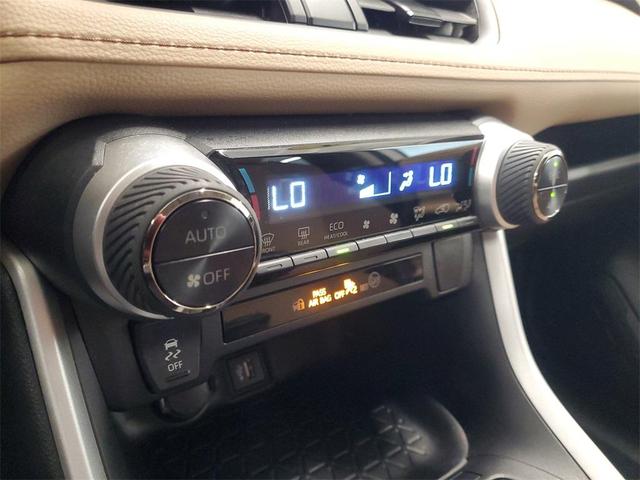 Photo of 2024 White Toyota RAV4 Hybrid