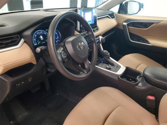 Photo of 2024 White Toyota RAV4 Hybrid