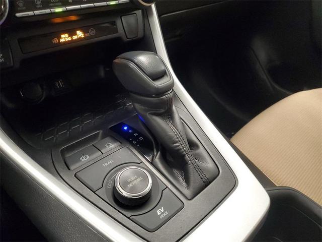 Photo of 2024 White Toyota RAV4 Hybrid