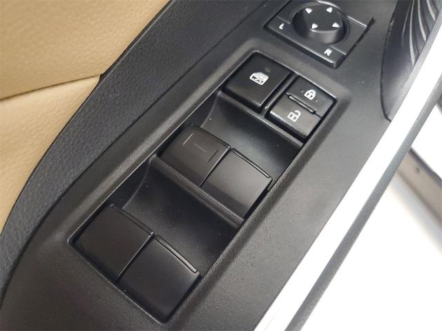 Photo of 2024 White Toyota RAV4 Hybrid