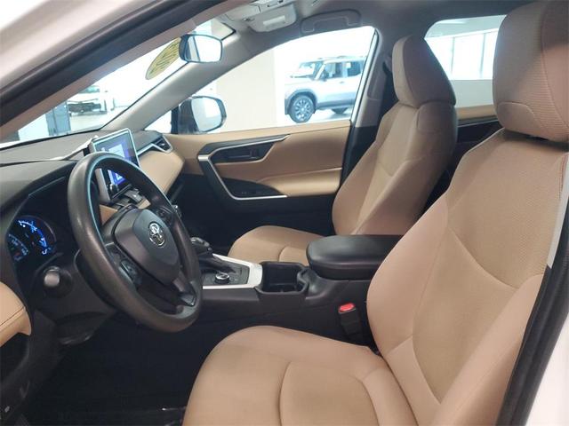 Photo of 2024 White Toyota RAV4 Hybrid