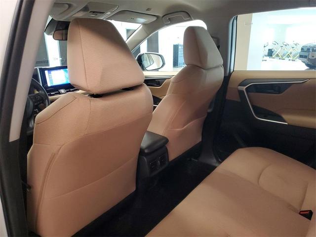Photo of 2024 White Toyota RAV4 Hybrid