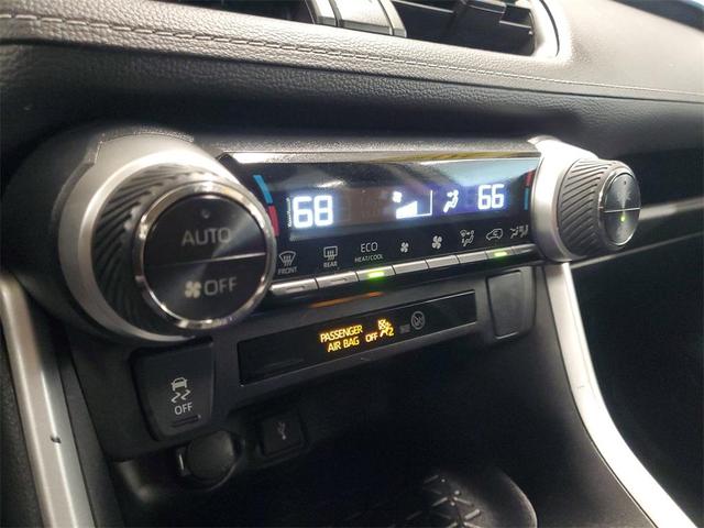 Photo of 2022 Silver Toyota RAV4 Hybrid