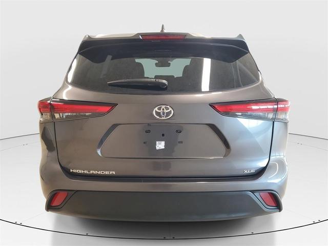 Photo of 2023 Magnetic Gray Metallic Toyota Highlander