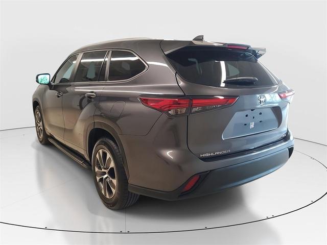 Photo of 2023 Magnetic Gray Metallic Toyota Highlander