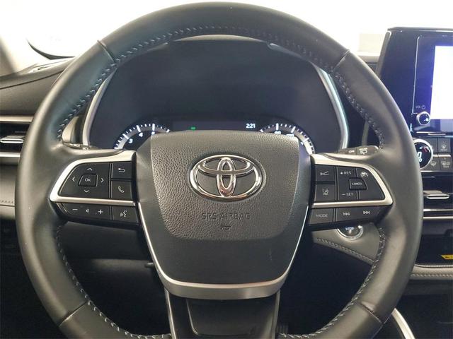 Photo of 2023 Magnetic Gray Metallic Toyota Highlander