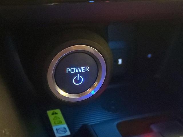 Photo of 2022 White Toyota Venza