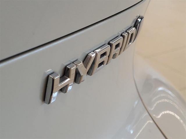 Photo of 2022 White Toyota Venza
