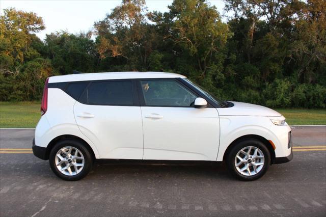 Photo of 2020 Snow White Pearl Kia Soul