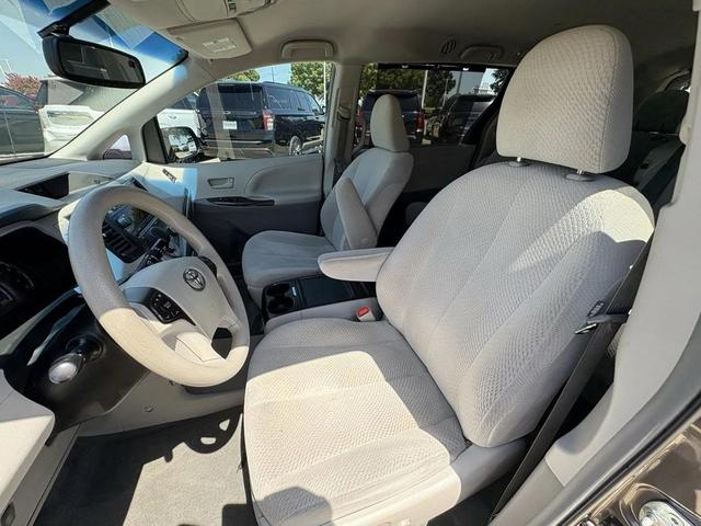 Photo of 2012  Toyota Sienna