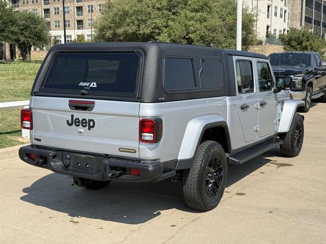 Photo of 2023 Silver Zynith Clearcoat Jeep Gladiator