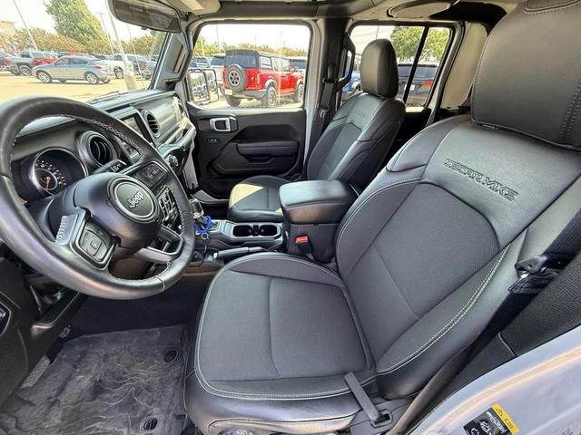 Photo of 2023 Silver Zynith Clearcoat Jeep Gladiator