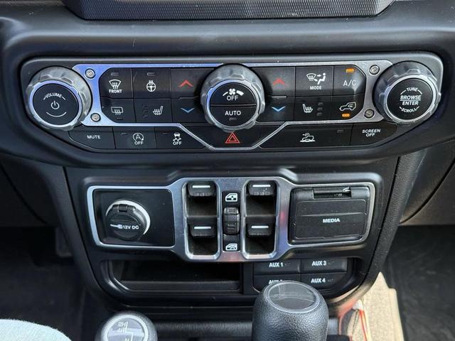 Photo of 2023 Silver Zynith Clearcoat Jeep Gladiator
