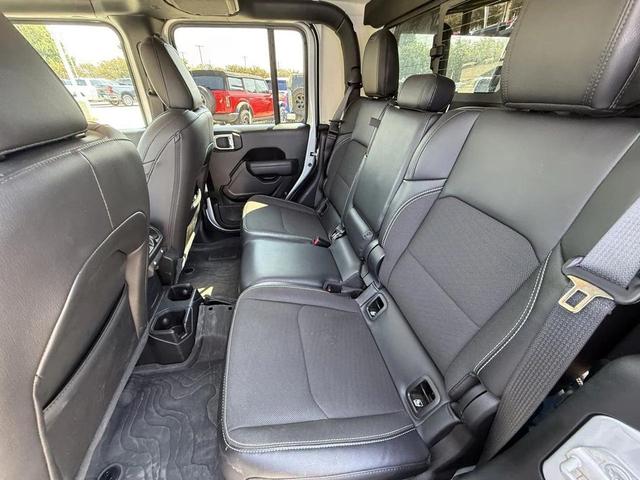 Photo of 2023 Silver Zynith Clearcoat Jeep Gladiator