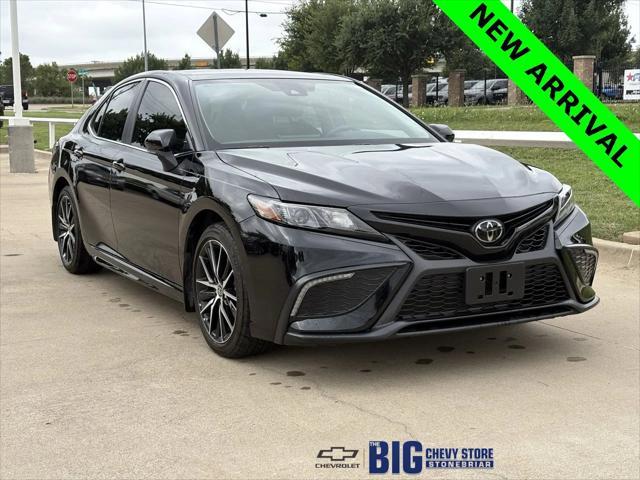 Photo of 2024 Midnight Black Metallic Toyota Camry