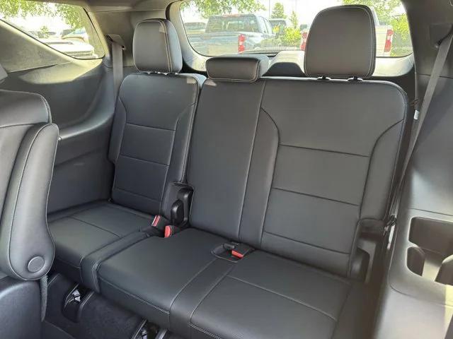 Photo of 2025 Sterling Gray Metallic Chevrolet Traverse