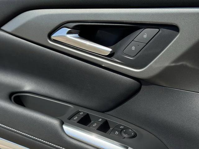 Photo of 2025 Sterling Gray Metallic Chevrolet Traverse