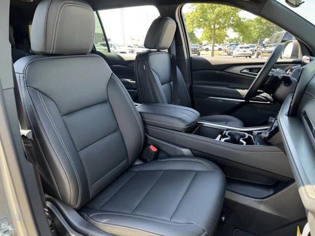 Photo of 2025 Sterling Gray Metallic Chevrolet Traverse