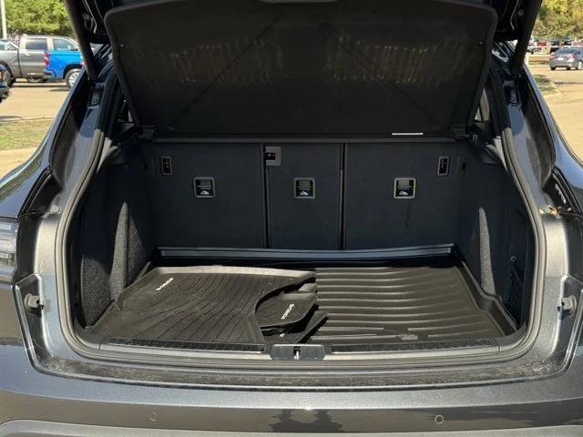 Photo of 2023  Porsche Macan