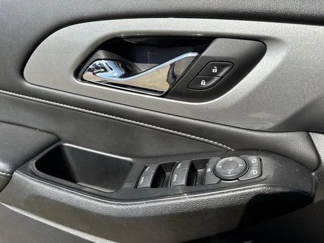 Photo of 2023 Sterling Gray Metallic Chevrolet Traverse