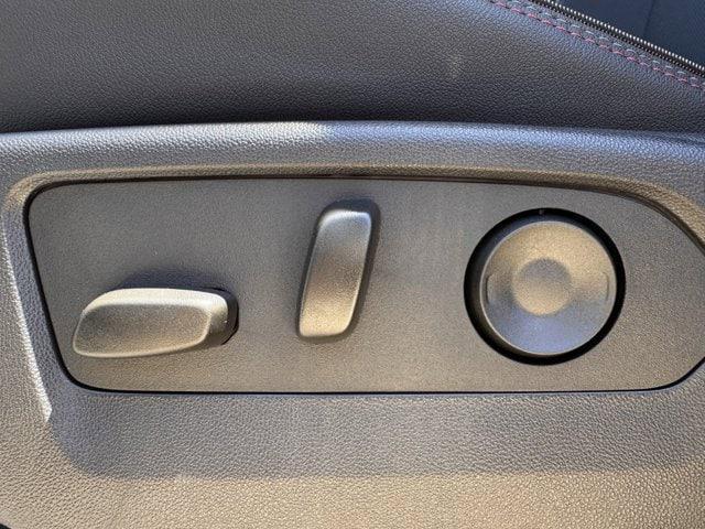 Photo of 2025 Iridescent Pearl Tricoat Chevrolet Suburban