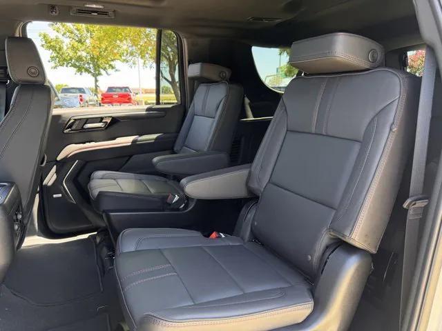 Photo of 2025 Iridescent Pearl Tricoat Chevrolet Suburban